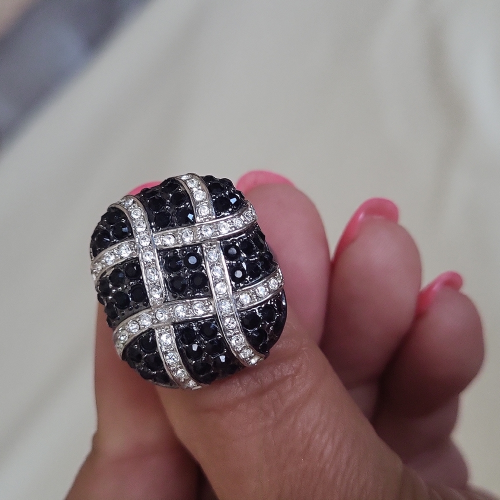 Black and silver rhinestones ring